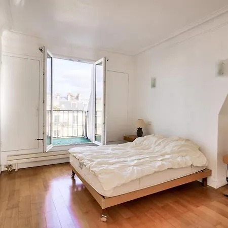 Bright And Comfortable For 4 People Paris
